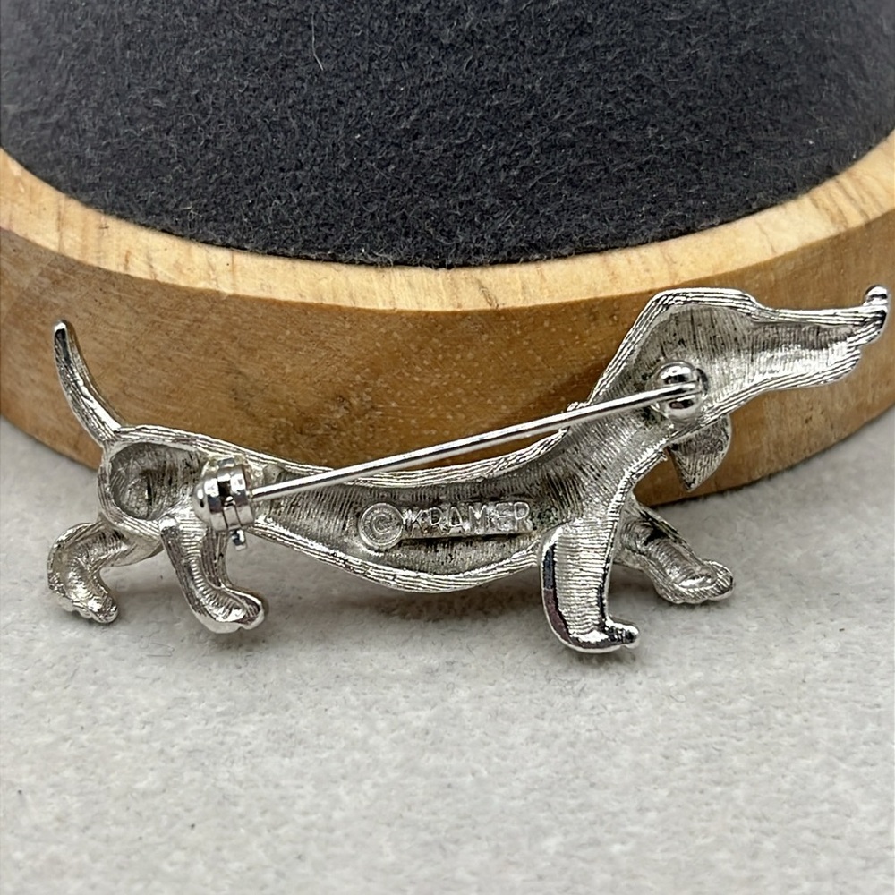 Vintage Kramer Dachshund brooch large faux pearl eye rhinestone collar 2 inches - Picture 4 of 7